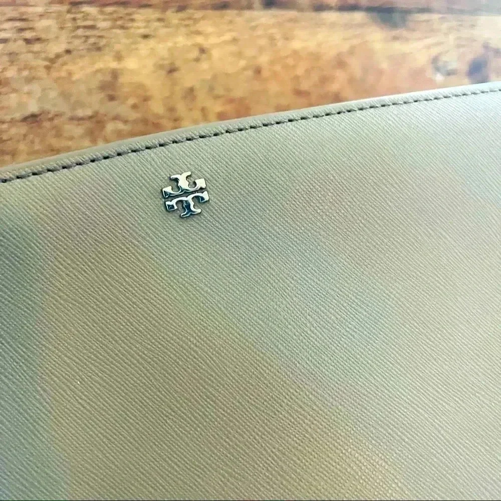 NWOT Tory Burch Leather Detachable Clutch Bag